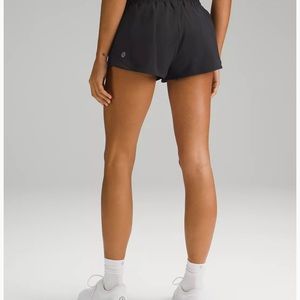 Lululemon Hotty Hot Low-Rise Lined Short 2.5"